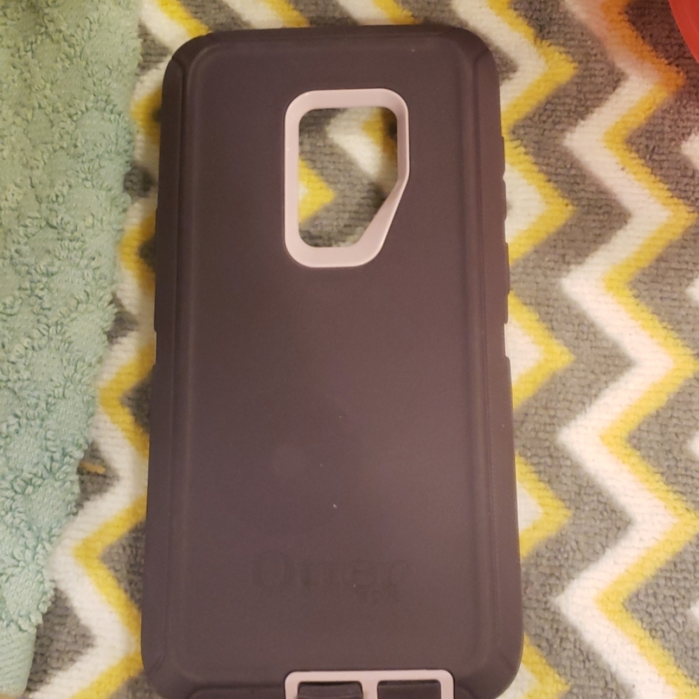 Purple otterbox defender